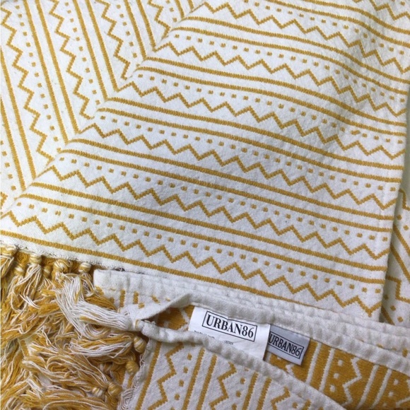 Urban86 Geometric Pattern Throw - Gold and Cream - Picture 7 of 11